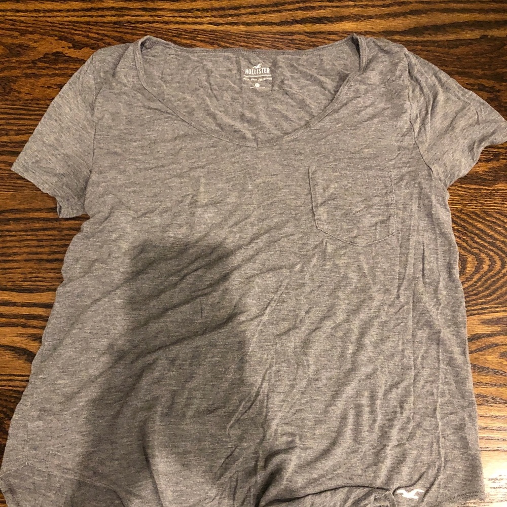 Hollister comfortable v neck t-shirt